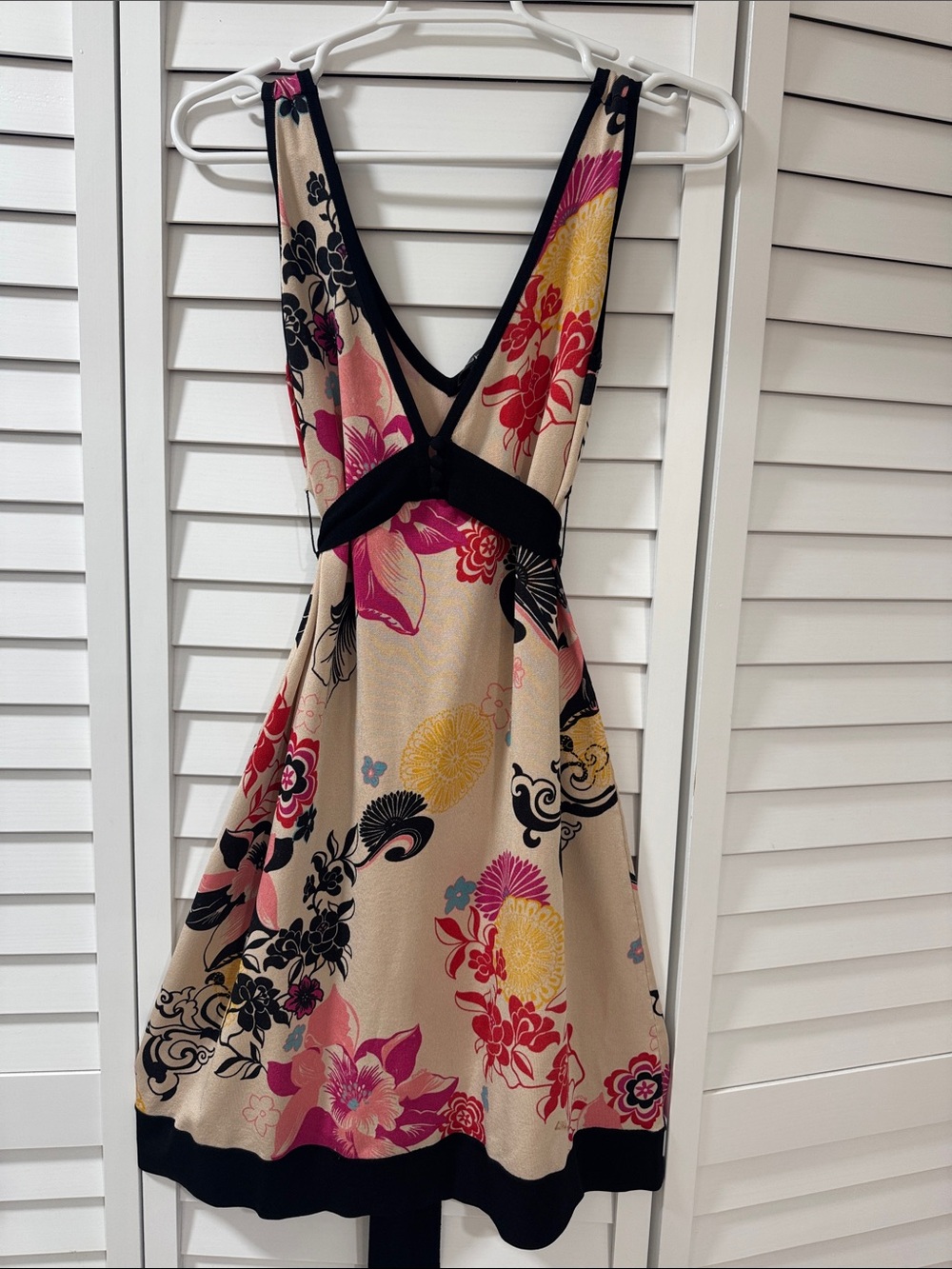 bebe Vintage Bebe Beige Floral Backless V-Neck Dress with Black Tie